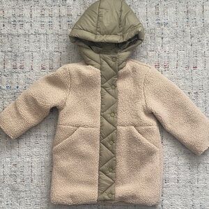Zara oatmeal and sage green fleece Sherpa Quilted hooded Coat size 7
